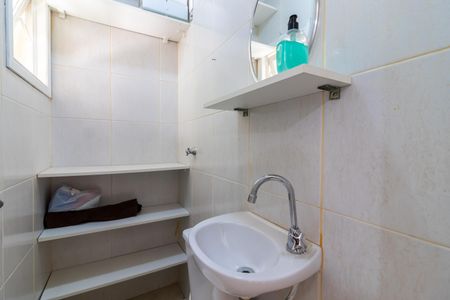 Casa de condomínio para alugar com 140m², 3 quartos e 3 vagasBanheiro de Serviço