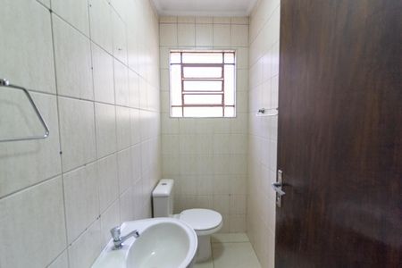 Casa para alugar com 110m², 2 quartos e 2 vagasBanheiro Social