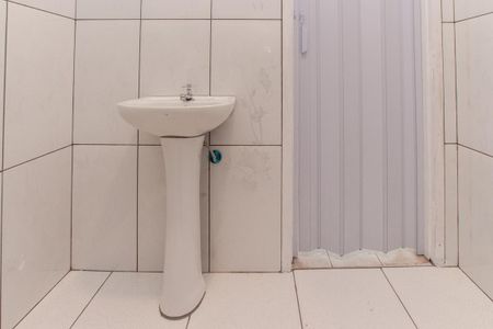 Banheiro de casa para alugar com 1 quarto, 55m² em Vila Paulistana, São Paulo