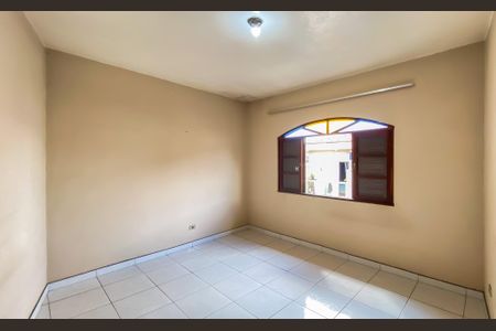 Casa à venda com 194m², 4 quartos e 2 vagas Casa à venda com 194m², 4 quartos e 2 vagasQuarto