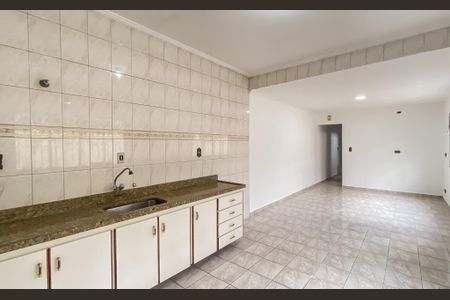 Casa à venda com 194m², 4 quartos e 2 vagas Casa à venda com 194m², 4 quartos e 2 vagasCozinha