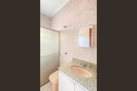 Casa à venda com 194m², 4 quartos e 2 vagas Casa à venda com 194m², 4 quartos e 2 vagasBanhero da suite