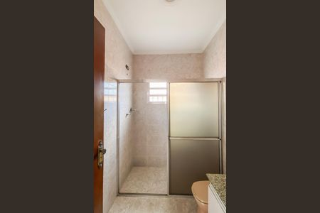 Casa à venda com 194m², 4 quartos e 2 vagas Casa à venda com 194m², 4 quartos e 2 vagasBanheiro da Suíte