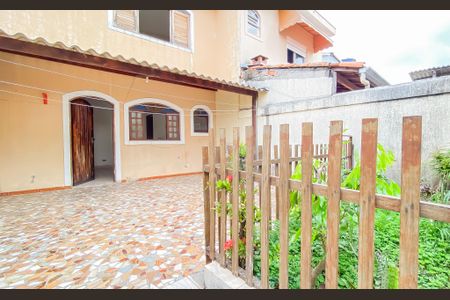 Casa à venda com 194m², 4 quartos e 2 vagas Casa à venda com 194m², 4 quartos e 2 vagasQuintal