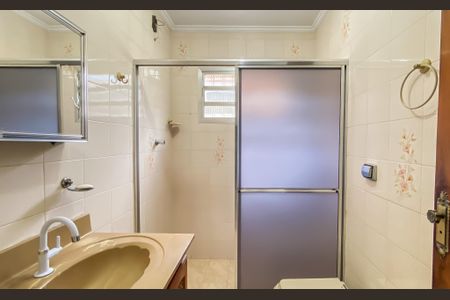 Casa à venda com 194m², 4 quartos e 2 vagas Casa à venda com 194m², 4 quartos e 2 vagasBanheiro 1