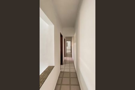 Casa à venda com 194m², 4 quartos e 2 vagas Casa à venda com 194m², 4 quartos e 2 vagasCorredor