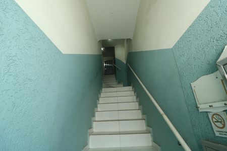 Apartamento para alugar com 70m², 2 quartos e sem vagaEscada