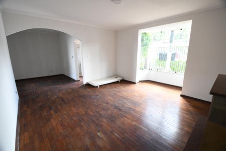 Casa para alugar com 604m², 3 quartos e 6 vagasSala