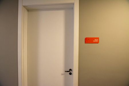 Apartamento para alugar com 41m², 2 quartos e sem vaga Apartamento para alugar com 41m², 2 quartos e sem vagaSala de Jogos - porta