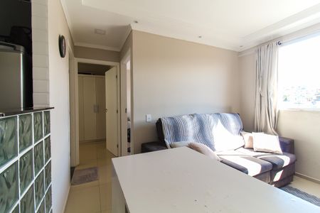Sala de apartamento para alugar com 2 quartos, 38m² em Jardim das Oliveiras, Itaquaquecetuba