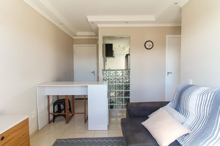 Sala de apartamento para alugar com 2 quartos, 38m² em Jardim das Oliveiras, Itaquaquecetuba