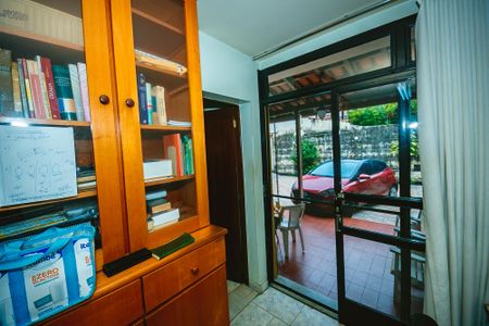 Casa à venda com 6 quartos, 420m² em São José, Belo Horizonte