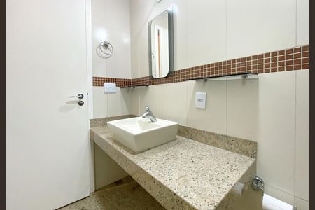 Apartamento para alugar com 170m², 4 quartos e 3 vagas Apartamento para alugar com 170m², 4 quartos e 3 vagasBanheiro