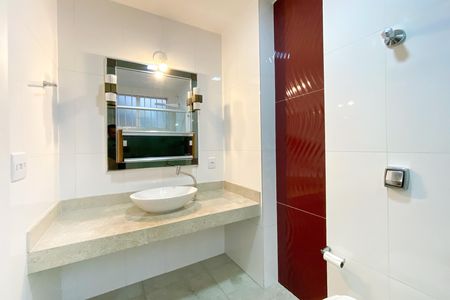 Apartamento para alugar com 170m², 4 quartos e 3 vagas Apartamento para alugar com 170m², 4 quartos e 3 vagasBanheiro da Suíte 1