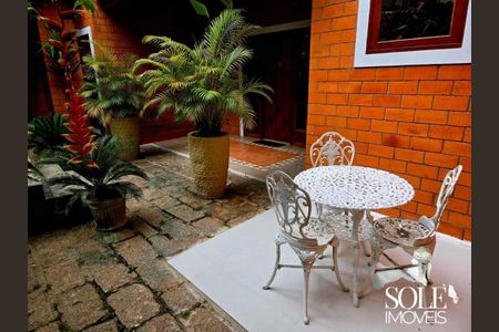 Casa de condomínio à venda com 413m², 4 quartos e 3 vagas