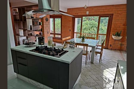 Casa de condomínio à venda com 413m², 4 quartos e 3 vagas