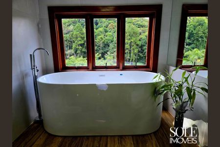 Casa de condomínio à venda com 413m², 4 quartos e 3 vagas