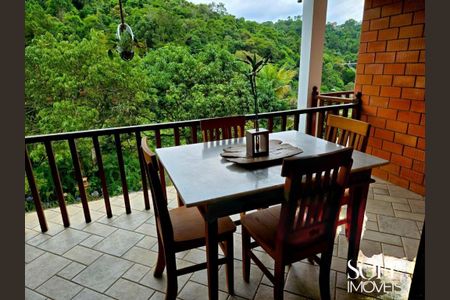 Casa de condomínio à venda com 413m², 4 quartos e 3 vagas