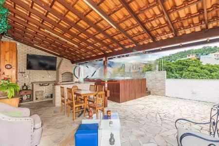 Casa à venda com 450m², 4 quartos e sem vaga