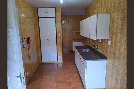 Casa à venda com 362m², 9 quartos e 3 vagas