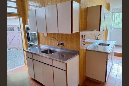 Casa à venda com 362m², 9 quartos e 3 vagas