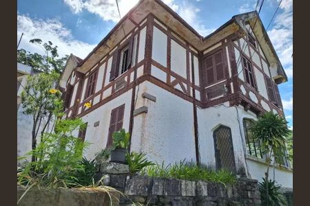 Casa à venda com 362m², 9 quartos e 3 vagas