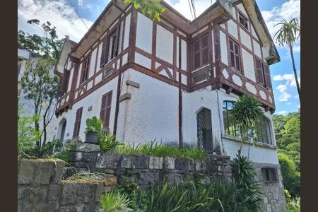 Casa à venda com 362m², 9 quartos e 3 vagas