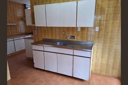 Casa à venda com 362m², 9 quartos e 3 vagas