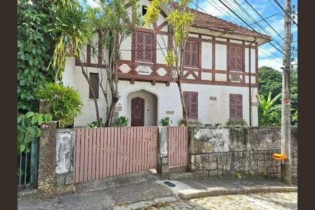 Casa à venda com 362m², 9 quartos e 3 vagas