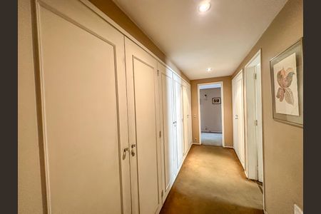 Apartamento à venda com 280m², 4 quartos e 2 vagasCorredor