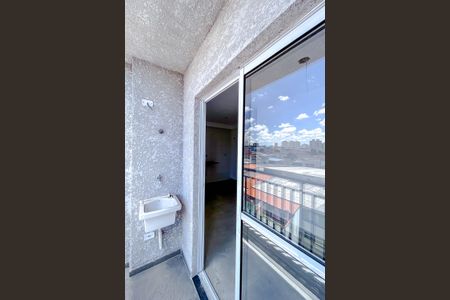 Varanda de kitnet/studio para alugar com 1 quarto, 28m² em Vila Carrão, São Paulo