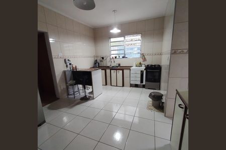 Casa à venda com 3 quartos, 160m² em Vila Brasilina, São Paulo