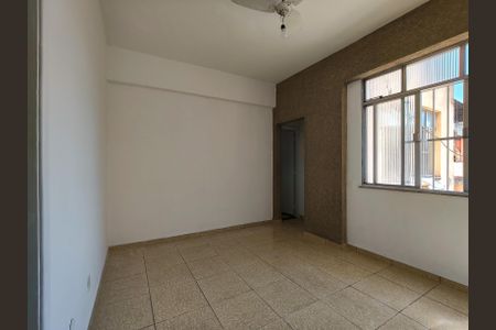 Sala de apartamento para alugar com 1 quarto, 60m² em Benfica, Rio de Janeiro