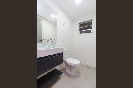 Lavabo de casa para alugar com 3 quartos, 200m² em Jardim Mirante, São Paulo