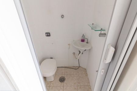 Apartamento para alugar com 74m², 2 quartos e sem vaga Apartamento para alugar com 74m², 2 quartos e sem vagaBanheiro de serviço