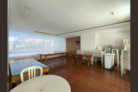 Apartamento à venda com 122m², 4 quartos e 1 vaga Apartamento à venda com 122m², 4 quartos e 1 vagaÁrea comum - Salão de festas