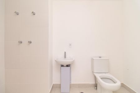 Banheiro de kitnet/studio para alugar com 1 quarto, 24m² em Chácara Klabin, São Paulo
