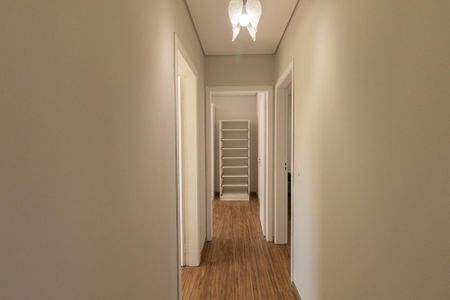 Corredor de apartamento para alugar com 3 quartos, 79m² em Capão Raso, Curitiba