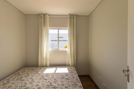 Quarto 1 de apartamento para alugar com 3 quartos, 79m² em Capão Raso, Curitiba