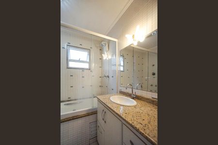 Casa para alugar com 140m², 3 quartos e 2 vagasBanheiro da suíte