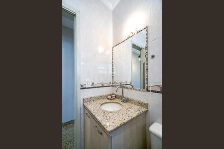 Casa para alugar com 140m², 3 quartos e 2 vagasBanheiro social