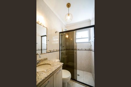 Casa para alugar com 140m², 3 quartos e 2 vagasBanheiro social