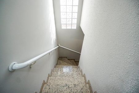 Casa para alugar com 140m², 3 quartos e 2 vagasEscada