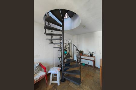 Apartamento para alugar com 143m², 3 quartos e 1 vagaEscada