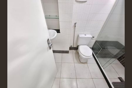 Banheiro  de apartamento à venda com 1 quarto, 42m² em Saúde, Rio de Janeiro