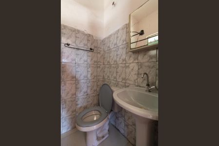 Banheiro de casa para alugar com 1 quarto, 30m² em Jardim Robru, São Paulo