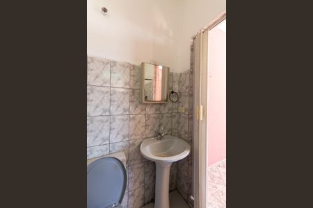 Banheiro de casa para alugar com 1 quarto, 30m² em Jardim Robru, São Paulo