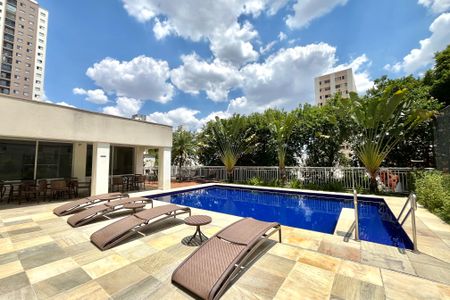 Apartamento para alugar com 70m², 2 quartos e 2 vagasÁrea comum - Piscina