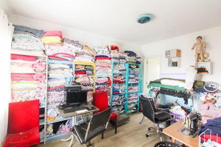 Casa à venda com 195m², 4 quartos e 2 vagasSuíte 2