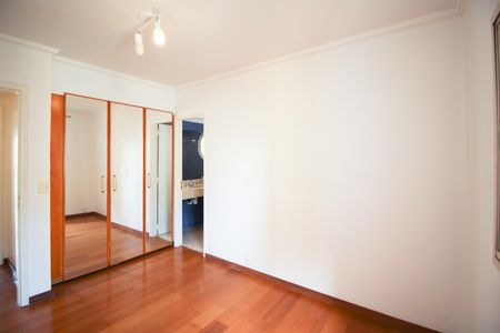 Apartamento à venda com 157m², 3 quartos e 3 vagas Apartamento à venda com 157m², 3 quartos e 3 vagasSuíte 2